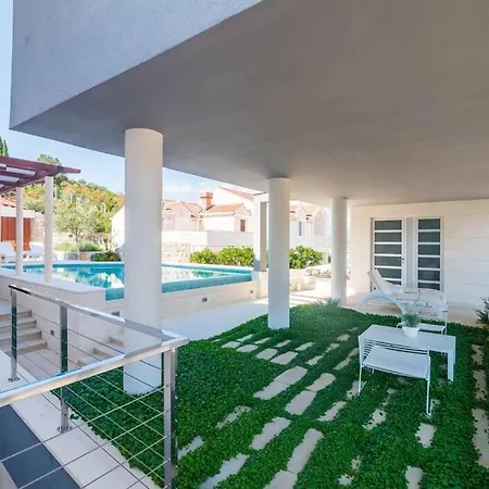 Modern With Swimming Pool - Penthouse * Ragusa