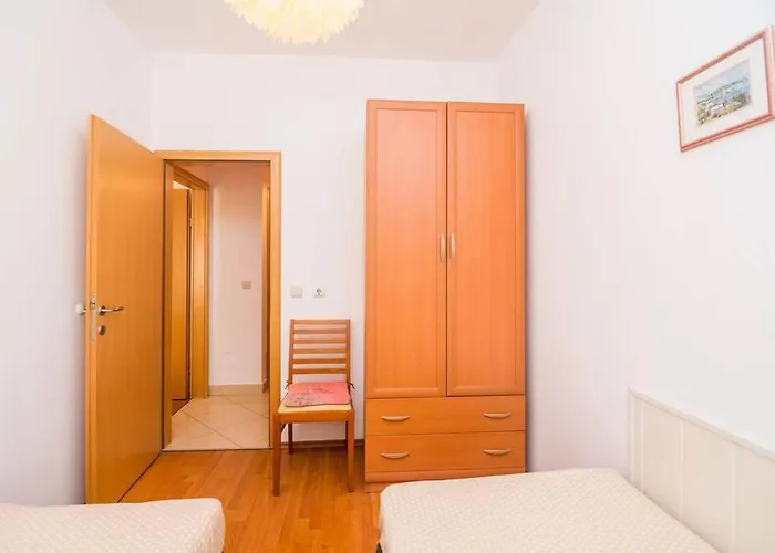 Modern With Swimming Pool - Penthouse *