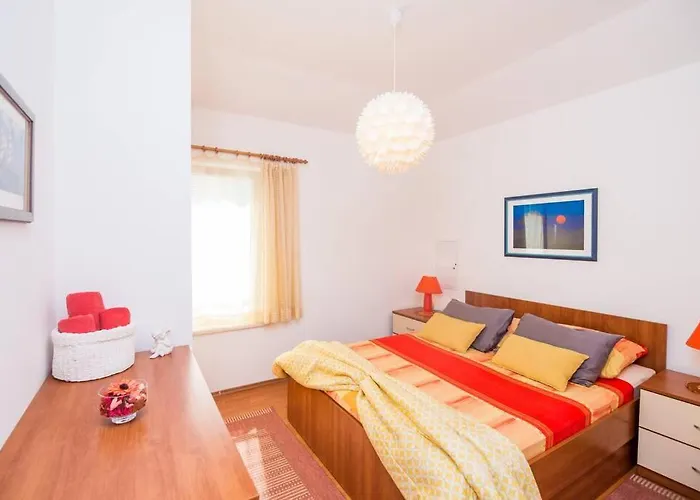 Modern With Swimming Pool - Penthouse Apartment