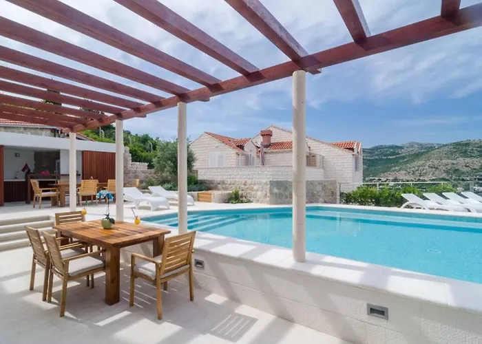 Modern With Swimming Pool - Penthouse Ragusa