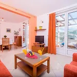 Modern With Swimming Pool - Penthouse *