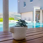 Modern With Swimming Pool - Penthouse *